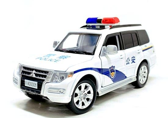 Image of 1 /32 Mitsubishis Police Pajero SUV Legering Model Auto Metal Diecast Voertuig Speelgoed Model Collection Simulatie Geluid Licht Speelgoed Voor Kids Gift (White)