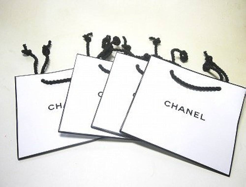 シャネル　紙袋　箱　マトラッセ Amazon | シャネル 【CHANEL】 ショッパー 紙袋 小サイズ 4枚