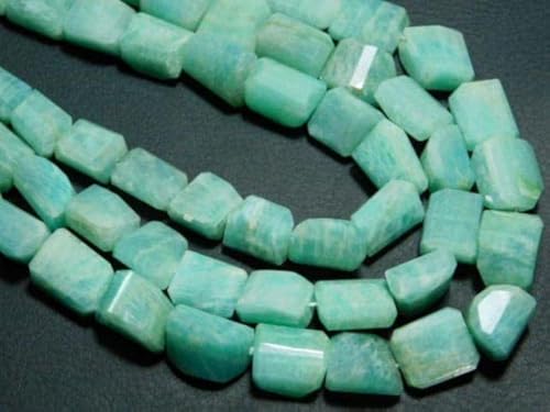 Amazonite en pépites facettées 13" pour offrir un bijou d'harmonie