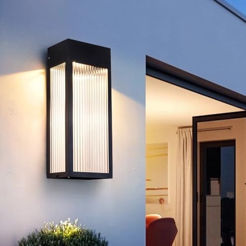 Apliques de pared para solucionar la falta de luz en accesos, garajes y patios externos