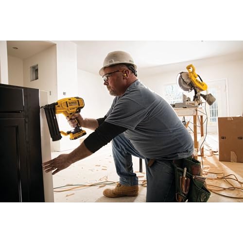DEWALT 20V MAX* Cordless Brad Nailer Kit, 18GA (DCN680D1) - image 2
