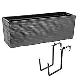 Der Kasten besteht aus widerstandsfähigem Kunststoff (Polypropylen), der gegen UV-Strahlung und Frost beständig ist. Es besteht aus zwei Elementen - dem Übertopf und den Pflanzkasten im Inneren. Somit ist die Bepflanzung kinderleicht.