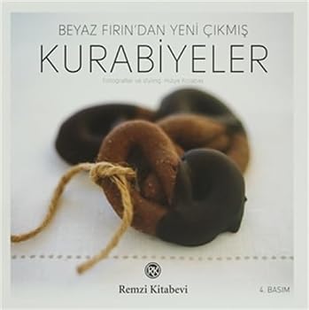Paperback Beyaz Firin'dan Yeni Cikmis Kurabiyeler [Turkish] Book