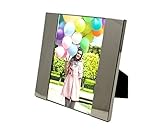 ✔ Klappbarer Standfuß mit schwarzem Samt bezogen. Daher kann der Photorahmen flexibel aufgestellt werden und sieht auch von der Rückseite absolut hochwertig aus