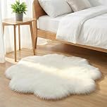 Fluffy Faux Sheepskin Rug - Faux Fur Rug, 90 x 90 cm Flower Shape Shaggy Area Rugs, White Rugs for Bedroom, Washable Non Slip Soft Fluffy Bedside Carpet for Bedroom Living Room Kids Room Floor Decor