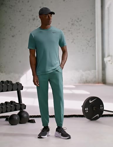 Image of Nike Men's Form Dri-FIT Tapered Versatile Pants