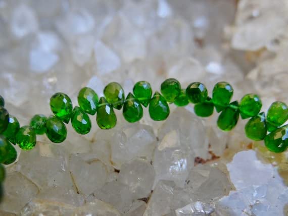Perles Chrome Diopside vert pour création de bijoux d'été bohèmes