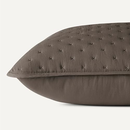Image of Amazon Basics Brushed Microfiber Quilt Set, Extra Soft with Natural Texture, 3-Piece, Queen /Full, Brown