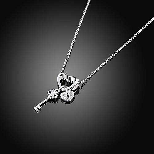 Pendentif clé cardiaque blanc pour sublimer vos tenues chic de soirée