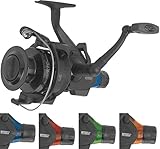 Einzigartige Freilaufrolle mit integriertem Bissanzeiger, die speziell für Karpfen- und Naturköderangler entworfen wurde. Es gibt 4 verschiedene Alarmfarben. Die Rollen gibt es in 2 Boxensets (3 & 4 Rollen) zu kaufen, wie man es von klassischen Bissanzeigern kennt. - Schwarzes Design mit dezentem Logo - Freilaufspulensystem - Integrierter Bissanzeiger in 4 Farben - Halo-Rotor - 6+1 Lager - Schwarz eloxierte Aluminiumspule - Multi-Disc Bremse mit gefettetem Filz mit Quick Drag Funktion -