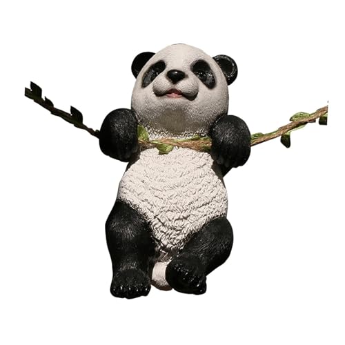 Panda trepando una cuerda con diseño resistente para un jardín elegante 2
