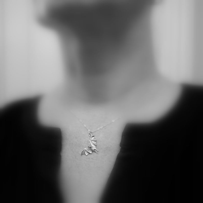 Collar de murciélago en plata 925 con acabado místico pulido 3