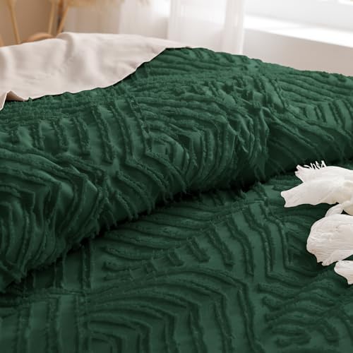 Image of Andency Dark Emerald Green Oversized King Comforter 128''x120'', 3 Pieces Soft Boho Bedding Set & Collections, All Season Farmhouse Tufted Fluffy Bed Set (1 Comforter, 2 Pillowcases)