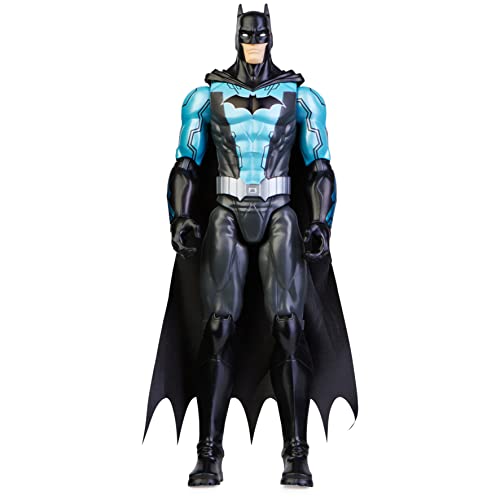 DC Comics | Batman | Personaje Batman a Escala 30 cm con Armadura Tech Azul y Decoraciones Originales, Capa y 11 Puntos de Articulación - Juguetes para Niños y Niñas a Partir de 3 Años