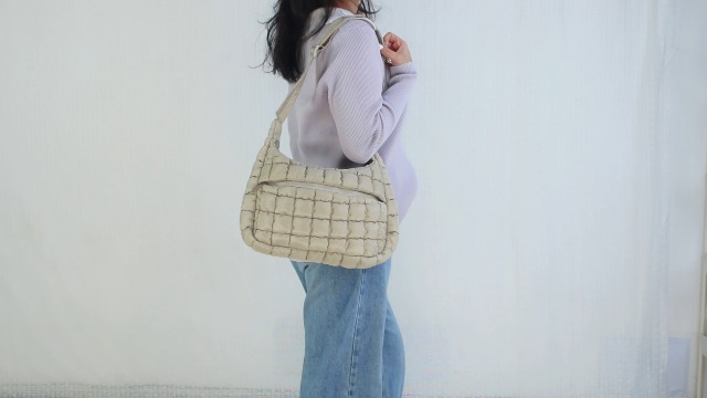 Bolso acolchado tipo tote para mujer ligero miniatura 7