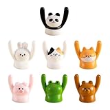 Design unique beau et pratique : 7 animaux à la main levée, jolie forme tridimensionnelle, design à rainures pour les mains, fond plat et placement stable, peut être placé sur le bureau, à côté de l'ordinateur pour accrocher des cartes, des messages, des mémos et placer des cartes postales et photos préférées. Lumineux et charmant, il suffit de le mettre sur la table ou la voiture comme bibelots peut faire disparaître tous les problèmes. Lors de fêtes, festivals, anniversaires comme cadeau pour votre ami qui aime faire des paysages miniatures