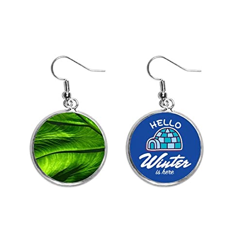 Pendientes de hoja de plátano estilo foto naturaleza para tus looks de invierno cotidianos