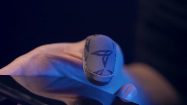 Flydigi P1 Silver-Cloth Mobile Gaming Finger Sleeve, Exclusive Custom FlySilver Superconducting Silver Cloth, 0.3mm Extremely Thin Material, Zero Touch, Breathable, Extremely Sensitive (Five Pairs)