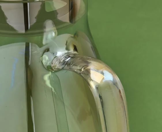 Borosilikat Cam Sürahi, Lüster Boyamalı, Metal Kapaklı, 1.8L Kapasiteli, Dalgalı Konik Form, Ergonomik Kulplu, Şeffaf, Sıcağa Dayanıklı, Modern Tasarım