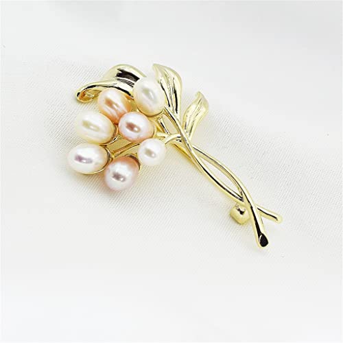 Broche en perles d'eau douce : l'élégance intemporelle pour sublimer un manteau de créateur