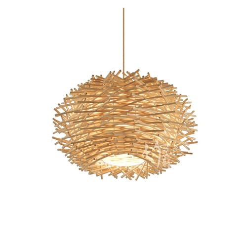 Lustre rotin bohème pour illuminer un salon sombre avec une suspension en osier chaleureuse