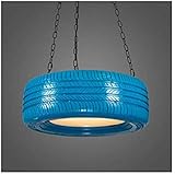 ● Nicht nur die Beleuchtung, sondern auch die schöne Einrichtung des Hauses, der Bar und ein Restaurant.