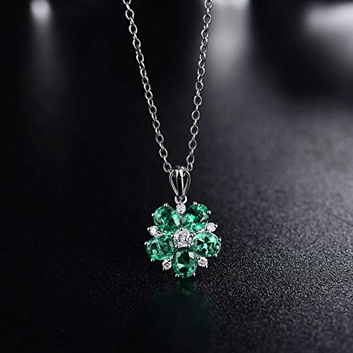 Collar de oro blanco 18K con esmeralda y diamantes