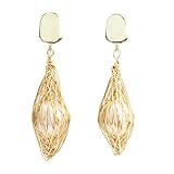 Accent perlé : perle d'eau douce au centre pour un look féminin