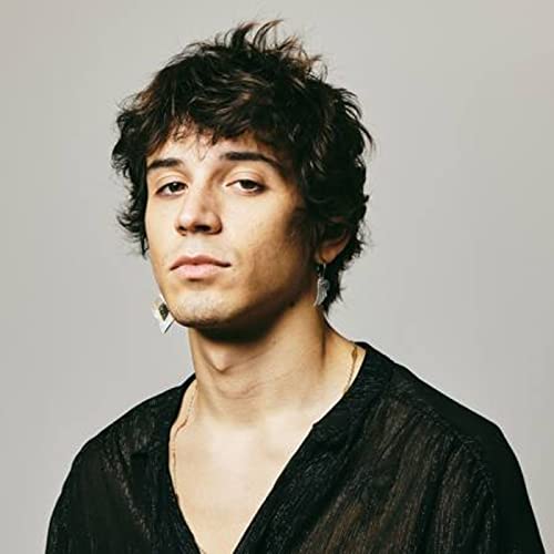 Page de couverture de Alex presenta l'album "Ciò che abbiamo dentro" - INTERVISTA