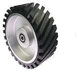 Conçue for une compatibilité parfaite avec la plupart des ponceuses à bande abrasive, cette roue de contact en caoutchouc assure une répartition stable de la pression, améliorant ainsi l'efficacité du ponçage sur les surfaces métalliques, en bois ou en meubles.