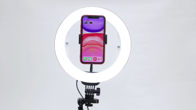 10" RGB LED Ringlicht Stativ mit Spiegel ,Koolertron USB Selfie Ringleuchte mit Handyhalter,3 Beleuchtungsmodi und 14 RGB Farben,10 Helligkeitsstufen für YouTube TikTok Self-Porträt der Videoaufnahme – Bild 8