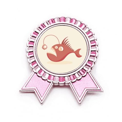 Broche poisson rose dessin animé en métal M pour égayer un vêtement triste ou uni