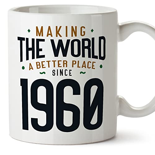 MUGFFINS Tazas 1960 Cumpleaños - En Inglés - Making the World a Better Place - 11 oz / 330 ml - Regalo original y divertido