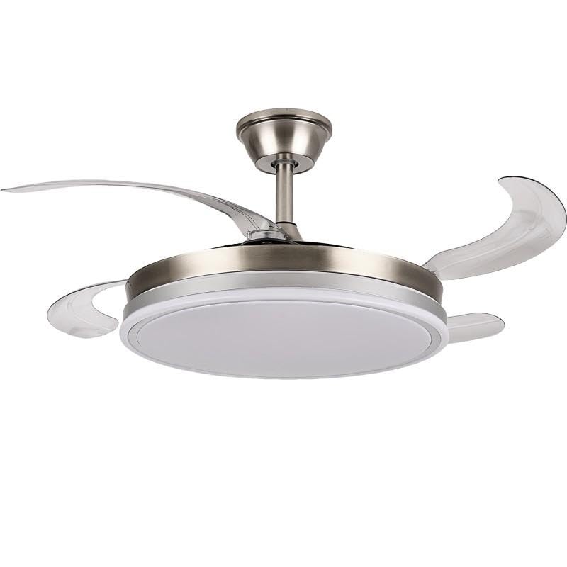 Ventilateur de plafond avec lumière pour un salon frais en été