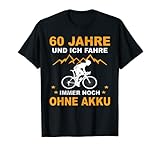 fahrrad rad zentrieren Suchst du einen Geschenk für deinen Papa der 60 Jahre wird? Ist dein Opa ein leidenschaftlicher Radsportler und Rentner? Dann ist es das perfekte Geburtstag Outfit für Männer. Mountainbiker fährt mit seinem Mountainbike Downhill eine Mountainbike Strecke.