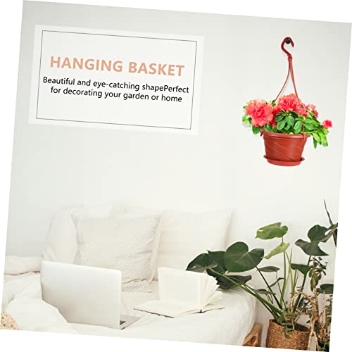 Pots de fleurs suspendus pour optimiser l'espace des petits salons