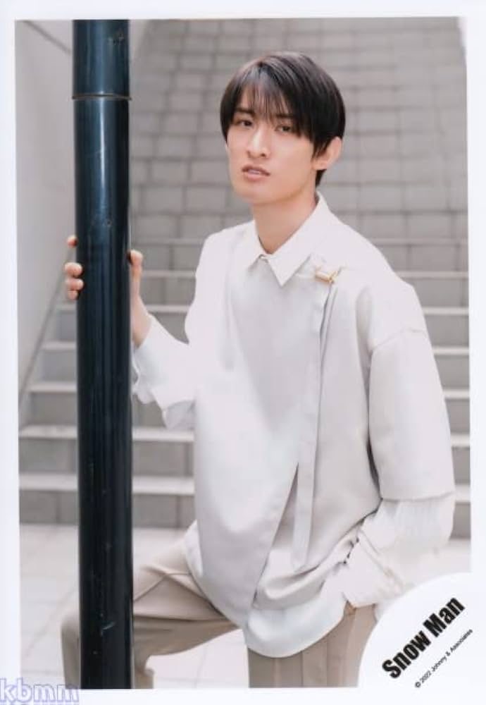 Amazon.co.jp: Snow Man 公式 生 写真（向井康二）SM01613 : おもちゃ