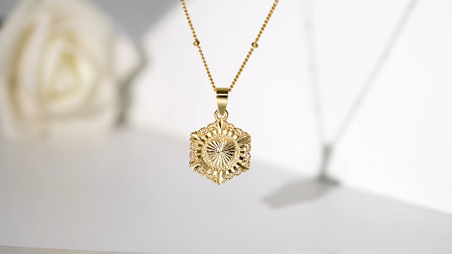 KissYan 14K Gold Layered Initial Necklace on Amazon Live