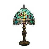 Vetrate artistiche realizzate a mano: ogni pezzo di vetro è meticolosamente saldato a mano for creare un design a forma di libellula senza tempo con accenti color gioiello in verde acqua, ambra e rosso rubino, perfetto for aggiungere fascino vintage a qualsiasi stanza.