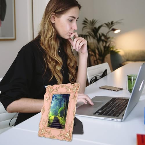 Cadre photo motif rétro chic rose pour sublimer un bureau terne