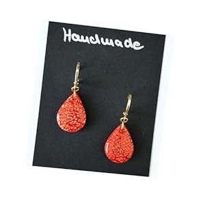 Pendientes rojos en forma de gota. Hechos a mano. Muy ligeros. Chapados en oro de 18 kilates. Ideal para regalo. Tamaño medio-corto.
