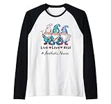 cute gnome live love heal estetica nursetee maglia con maniche raglan