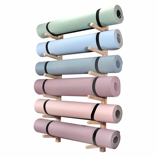 Tapis de yoga et rouleaux en mousse rangés sur ce support en bois mural