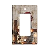 Motif : cette plaque murale présente un ravissant mouton dans un chapeau de Père Noël, entouré d'une clôture en bois rustique et de lumières de Noël, créant une atmosphère festive pour votre décoration d'intérieur.