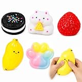 Diseño adorable y variado: Este lote incluye 5 irresistibles squishy: una fresa roja jugosa, un hámster sosteniendo queso, una pata de gato con colores arcoíris y más. Estas formas atractivas añaden un toque de diversión a tu día, siendo antiestrés ideales para momentos de relajación y placer táctil.