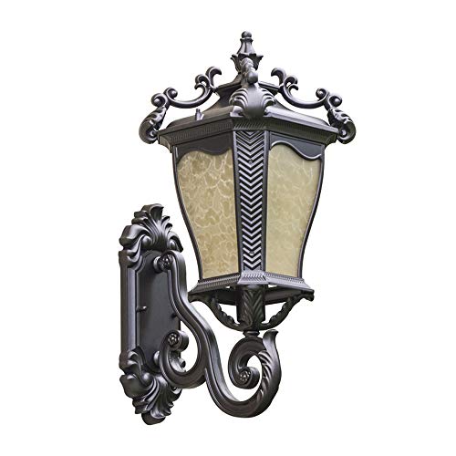 Lanterne murale extérieure pour illuminer vos soirées sur le balcon ou l'escalier