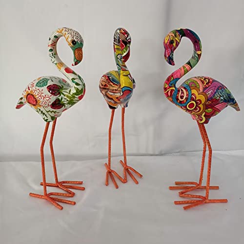Terrasse et fête ornées d'une sculpture d'oiseau en résine esthétique