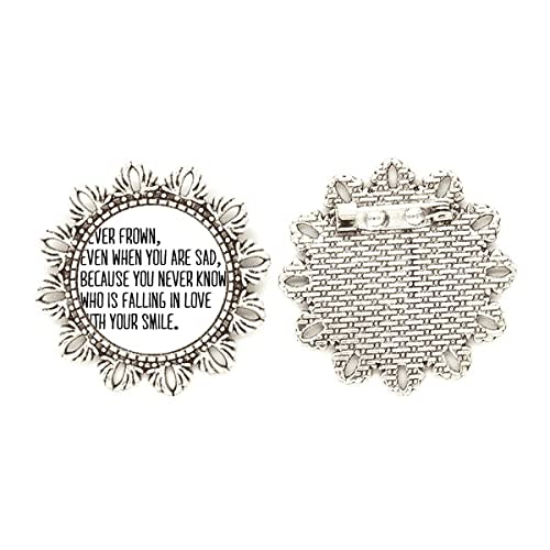 Broche de plata con diseño de flor mediano para sujetar fulares sin dañar ropa