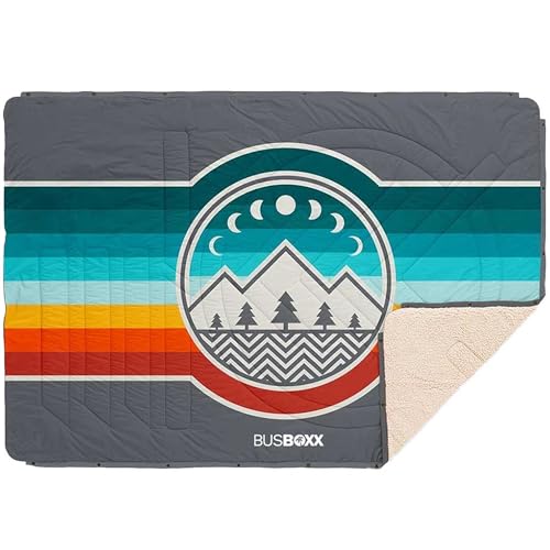 Bus-Boxx VOITED CloudTouch® 4-in-1 Campingdecke – Multifunktionale Outdoor-Decke, Kissen, Schlafsack und Poncho, wasserabweisend, aus recyceltem Materialien (Camp Vibes)