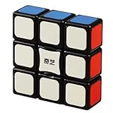 Les couleurs vives sont obtenues par des cartes en plastique durable (stickerless), évitant ainsi le risque de décoloration ou de détachement des autocollants. Cette solution améliore l'esthétique et la fonctionnalité, rendant le cube Floppy toujours reconnaissable pendant la résolution.